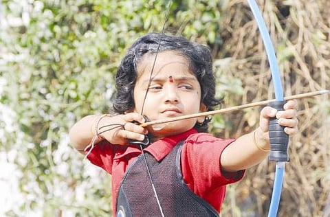 ஐந்து வயதில் வில் வித்தகி!