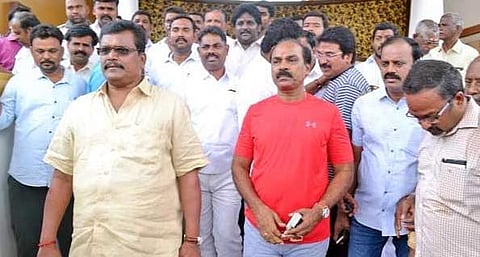 புதுவையில் தங்கியுள்ள தினகரன் ஆதரவு எம்.எல்.ஏக்கள் சென்னை பயணம்