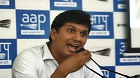 எங்கள் மீதான நடவடிக்கை நரேந்திர மோடிக்கு தேர்தல் ஆணையர் செய்யும் பதில் மரியாதை: ஆம் ஆத்மி குற்றச்சாட்டு