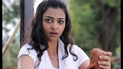 இப்படியா செல்ஃபி எடுத்துக் கொள்வது? ராதிகா ஆப்தே எடுத்த வித்யாசமான செல்ஃபி!