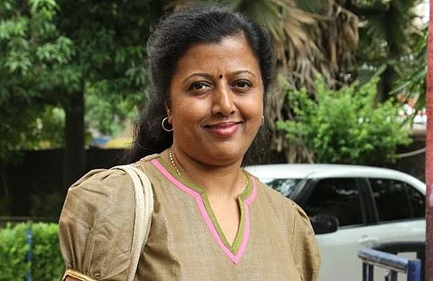 என்னை நோக்கி பாயும் தோட்டாவில் வைரலாகும் கவிஞர் தாமரையின் 'விசிறி’ பாடல் !