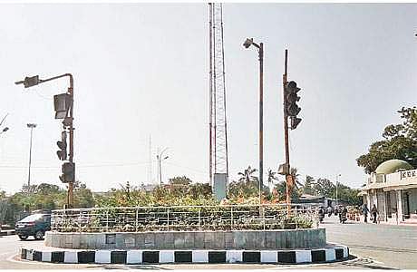 சிக்னலில் நிற்காமல் போகாதீர்கள்.. உங்களுக்கு என ஒரு வரலாறே உருவாகப் போகிறதாம்!