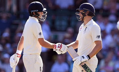 டெஸ்ட்: முதல்நாளின் முடிவில் மீண்டு வந்த ஆஸ்திரேலியா! குக், மலான் அரை சதங்கள்!