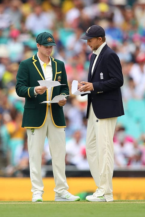 ஆஷஸ் டெஸ்ட்: இங்கிலாந்து நிதான ஆட்டம்!