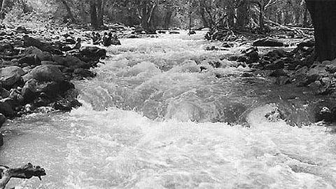 சின்னமுட்லு நீர்த்தேக்கம் அமையவுள்ள வழியே வழிந்தோடும் மழைநீர். 