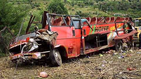 கென்யாவில் பேருந்து கவிழ்ந்து விபத்து: 50 பேர் பலி 