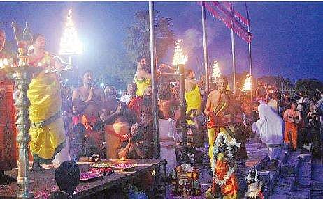 ஜடாயு தீர்த்தக்கட்டத்தில் நடைபெற்ற மஹா ஆரத்தி.