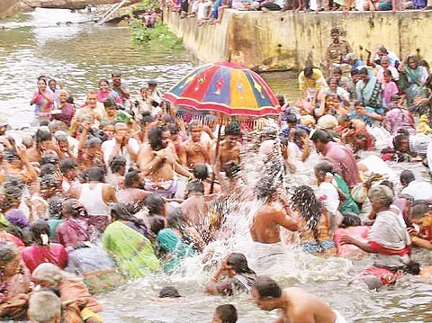 அகம் புறம் தூய்மையாக்கும் துலா ஸ்நானம்!