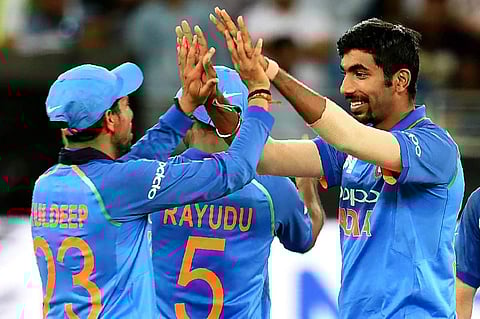 பூம்ரா அபார பந்துவீச்சு: இந்திய அணிக்கு 284 ரன்கள் இலக்கு!