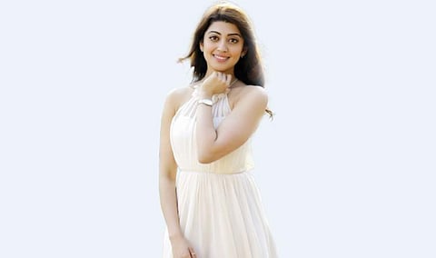 வசவுச் சொற்களிலேயே பதில் சொல்லும் ஒரு பெண்ணைப் பார்ப்பது நன்றாக இருக்கிறது! ஐஸ்வர்யா ராஜேஷுக்கு கெளதம் மேனன் பாராட்டு!