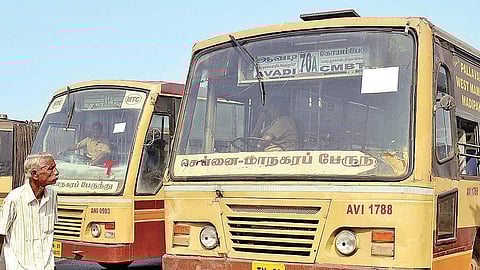 இன்று பணிக்கு வராத போக்குவரத்து ஊழியா்கள் மீது கடும் நடவடிக்கை - போக்குவரத்துக் கழகம் எச்சரிக்கை