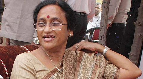 உத்தரபிரதேச மாநில பெண் அமைச்சருக்கு எதிராக ஜாமீனில் வெளிவர முடியாத பிடியாணை  