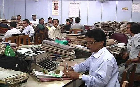 அரசுப் பணியாளர்கள் சொத்து வாங்கும் போது கடைபிடிக்க வேண்டிய விதிகள்!