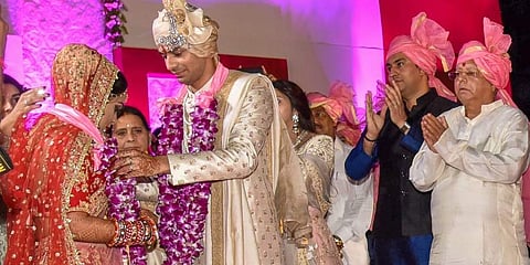 மணமான 6 மாதத்தில் விவாகரத்து: குடும்பத்தாருக்கு அதிர்ச்சி கொடுத்த அரசியல்வாதியின் மகன்