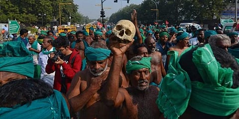 நாடாளுமன்றச் சாலையை அடைந்தது விவசாயிகள் பேரணி: போக்குவரத்து பாதிப்பு