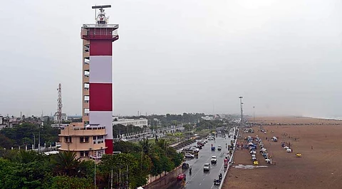 வெறிச்சோடிய கடற்கரை