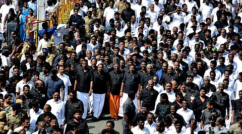 முதல்வர் தலைமையில் அமைதி ஊர்வலம்