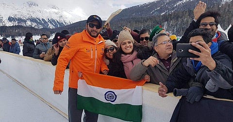 'தேசியக் கொடியை உயர்த்திப் பிடியுங்கள்'- ஐஸ் கிரிக்கெட்டில் மனதை உருக்கிய ஷாகித் அஃப்ரிடி 