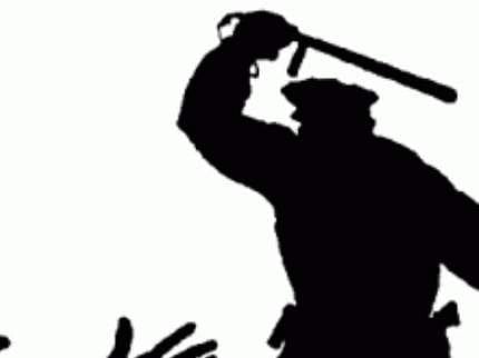 வாகனச் சோதனையில் பொறியியல் பட்டதாரிகள் மீது தாக்குதல்: பொதுமக்கள் மறியல்; போலீஸார் தடியடி