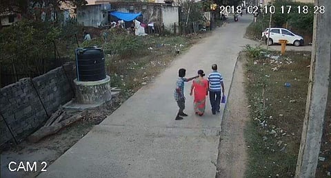 தொடரும் செயின் பறிப்பு கொடூரங்கள்: வைரலாகும் விடியோக்களால் கலக்கத்தில் பெண்கள்