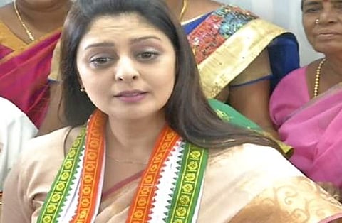 ரஜினி, கமல் ஒன்று சேர்ந்து பயணிக்க வேண்டும்: நடிகை நக்மா