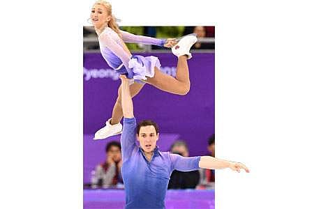 பனிச்சறுக்கு நடனத்தில் புருனோ- அல்ஜோனா ஜோடி.