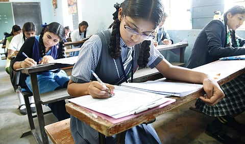 பிளஸ்-டூ தேர்வு இன்று முதல் தொடங்கியது 