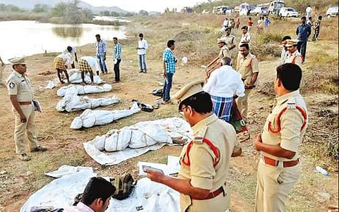 ஆந்திர ஏரியில் 5 தமிழர் சடலங்கள் மீட்பு: தொலைபேசி எண்கள் அறிவிப்பு