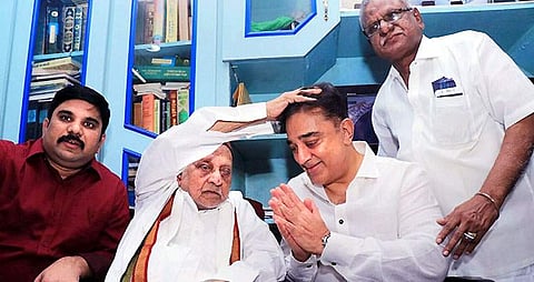 கலாம் சகோதரரிடம் ஆசி பெற்றார் கமல்ஹாசன்