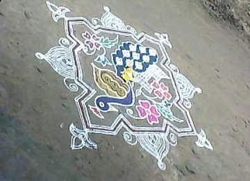 சாலையோரத்தில் கோலம் போடுவதால் குப்பைகள் போடுவது குறைந்து வருகிறது! மக்களிடையே வரவேற்கத்தக்க மாற்றம் 