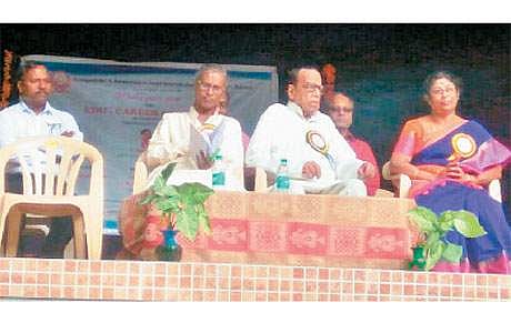 தேர்வுக்கு அஞ்சாமல் வெற்றி காணுங்கள்: முன்னாள் அமைச்சர் எச்.வி. ஹண்டே