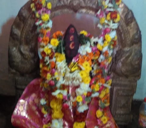 எங்கள் குலதெய்வம் ‘மாரியம்மன்’ வாசகர் குலதெய்வக் கதை - 5!