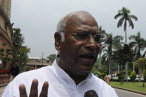 லோக்பால் தேர்வுக் குழு கூட்டத்தை புறக்கணிக்க காங்கிரஸ் கட்சி முடிவு 