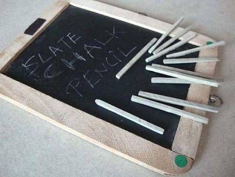 சிலேட்டு, குச்சி, சாக்பீஸ்கள் இனி தேவையில்லை: கையடக்க கணினியில் பாடம் படிக்கப் போகும் தொடக்கப்பள்ளி மாணவர்கள்