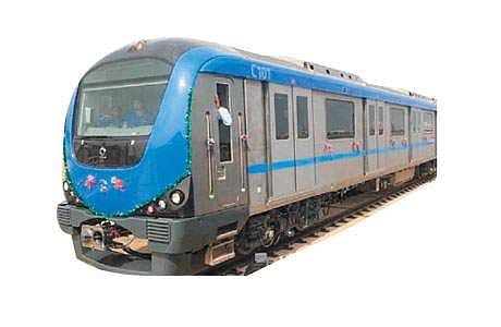 சென்னை மெட்ரோவில் இரு சக்கர வாகன சேவை: விமான நிலையம், திருமங்கலம் ரயில் நிலையங்களில் தொடக்கம்