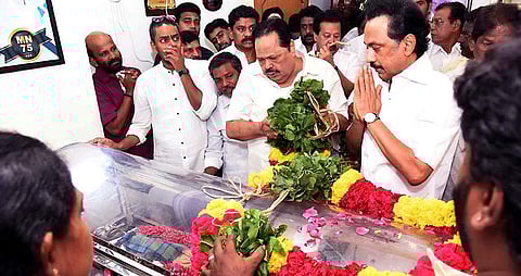 நடராஜன் உடலுக்கு அரசியல் தலைவர்கள் அஞ்சலி