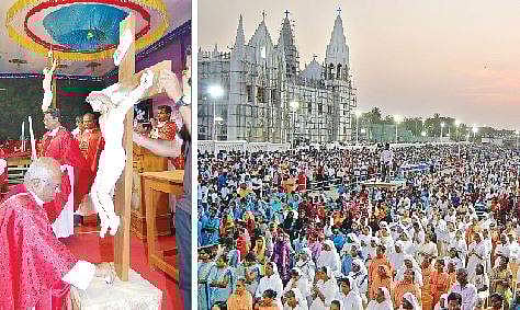 நாகை மாவட்டம், வேளாங்கண்ணி பேராலயத்தில் நடைபெற்ற புனித வெள்ளி நிகழ்ச்சியில், சிலுவையில் அறையப்பட்ட இயேசு சிலைக்கு முத்தி செய்கிறார் பேராலய அதிபர் ஏ.எம்.ஏ. பிரபாகர் அடிகளார். (வலது) திரண்ட பக்தர்கள்.