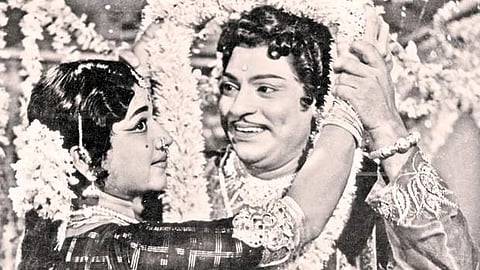 ஆனந்தத் தேன்காற்று தாலாட்டுதே - 49: காலத்தை வென்று நின்ற மாயவநாதன்!