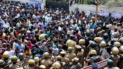 உயிரைக் கையில் பிடித்துக் கொண்டு ஓடினேன்! ஸ்டெர்லைட் துப்பாக்கி சூட்டில் தப்பித்த ஒரு பத்திரிகையாளரின் பதிவு!