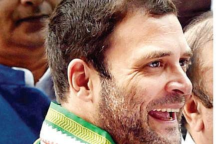 சிறு பிள்ளை மாதிரி விளையாடாதீர்கள்: மோடியை கிண்டல் செய்த ராகுல் 