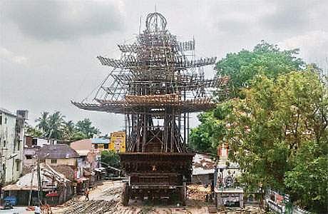 திருவாரூரில் தயாராகி வரும் ஆழித்தேர்.