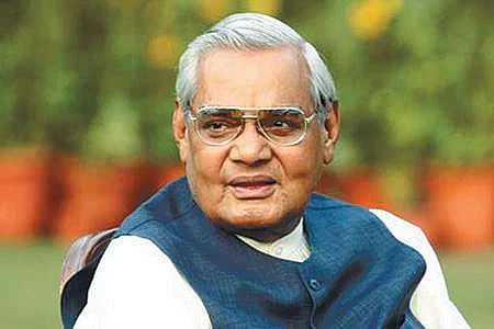 வாஜ்பாய் உடல்நலத்தில் நல்ல முன்னேற்றம் - எய்ம்ஸ் இயக்குநர்
