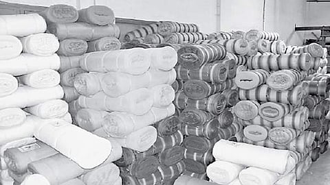 அழிவை நோக்கி கொசுவலை தயாரிப்பு