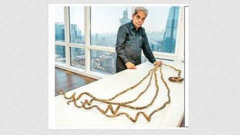 கின்னஸில் இடம்பிடித்த விரல் நகம்: 66 ஆண்டுகளுக்குப் பின் வெட்டி மியூசியத்துக்குக் கொடுத்த இந்தியர்