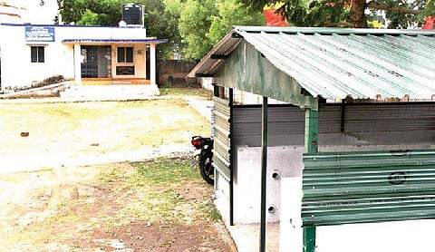 திருவள்ளூர்  நகராட்சிராஜம்மாள்  தேவி  பூங்கா  வளாகத்தில்  அமைக்கப்பட்டுள்ள  குப்பை க் கிடங்கு.