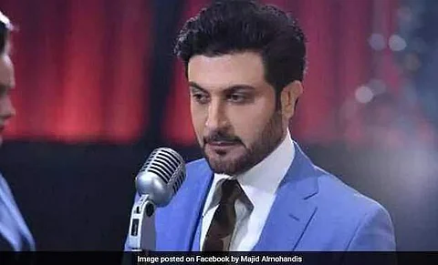 இவரைக் கட்டிப்பிடிச்சது ஒரு குத்தம்னு சொல்லி இளம்பெண்ணை அரெஸ்ட் பண்ணிட்டாங்களே!