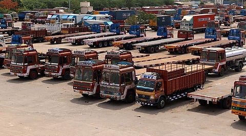 அகில இந்திய லாரி உரிமையாளர்கள் வேலை நிறுத்தப் போராட்டம் வாபஸ்