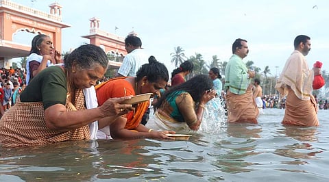ஆடி பிறப்பு: சந்ததிகளை வாழ்த்த வரும் பித்ரு வழிபாடு பற்றி ஜோதிடம் கூறும் ரகசியங்கள்!