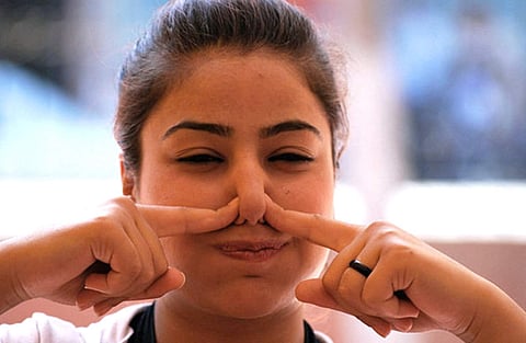 அடிக்கடி விக்கல் வருதா? தண்ணீர் அருந்தியும் நிற்கவில்லையா? அப்போ இதைப் படிங்க!