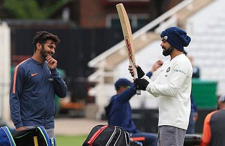 பயிற்சியின் இடையே கேப்டன் கோலி.